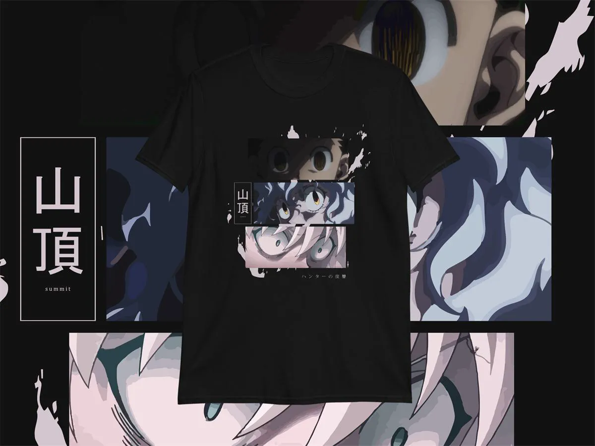 Camiseta negra con diseño de anime en azul y blanco
