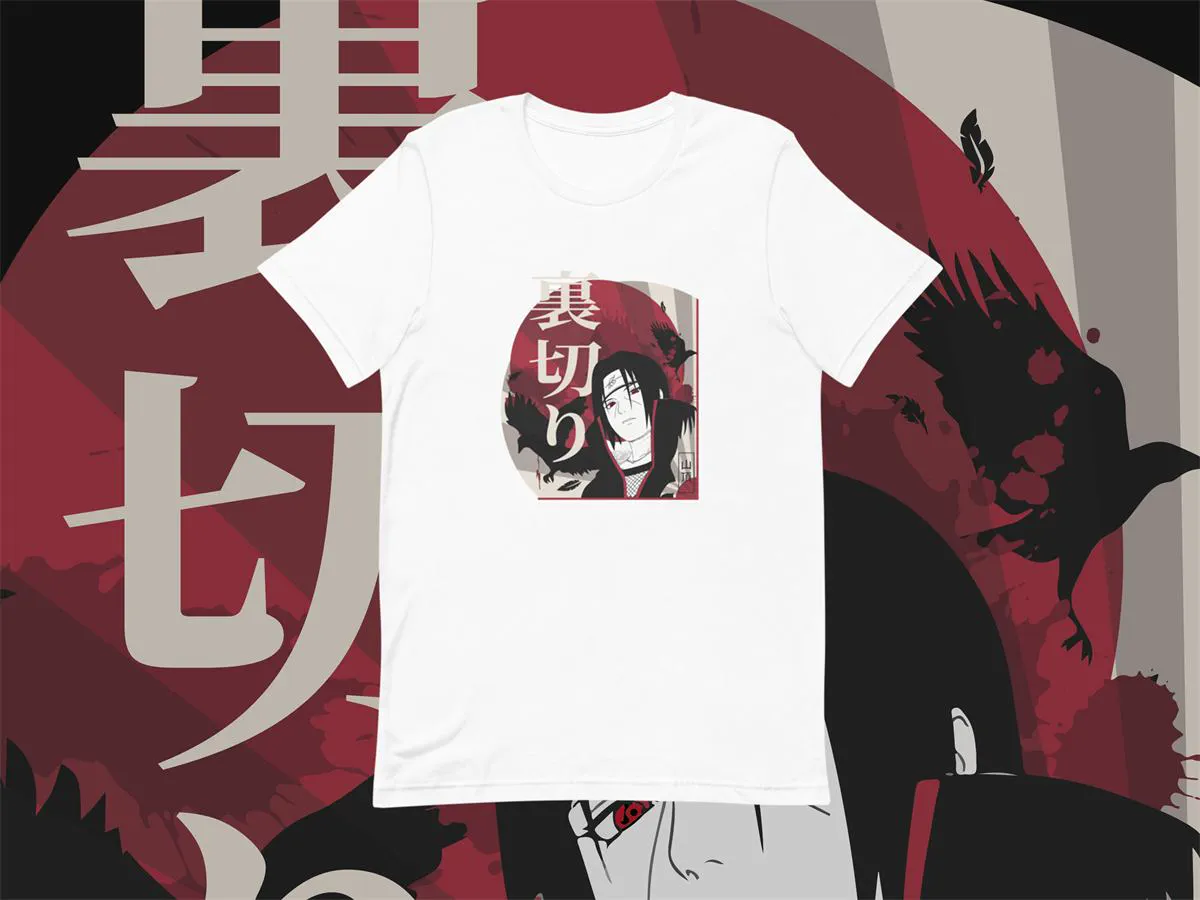 Camiseta blanca con retrato de anime y kanji en rojo