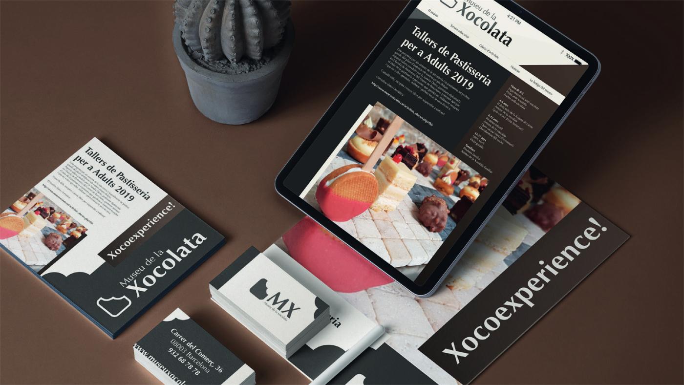 Flyer, cards and tablet with the Museu de la Xocolata communication